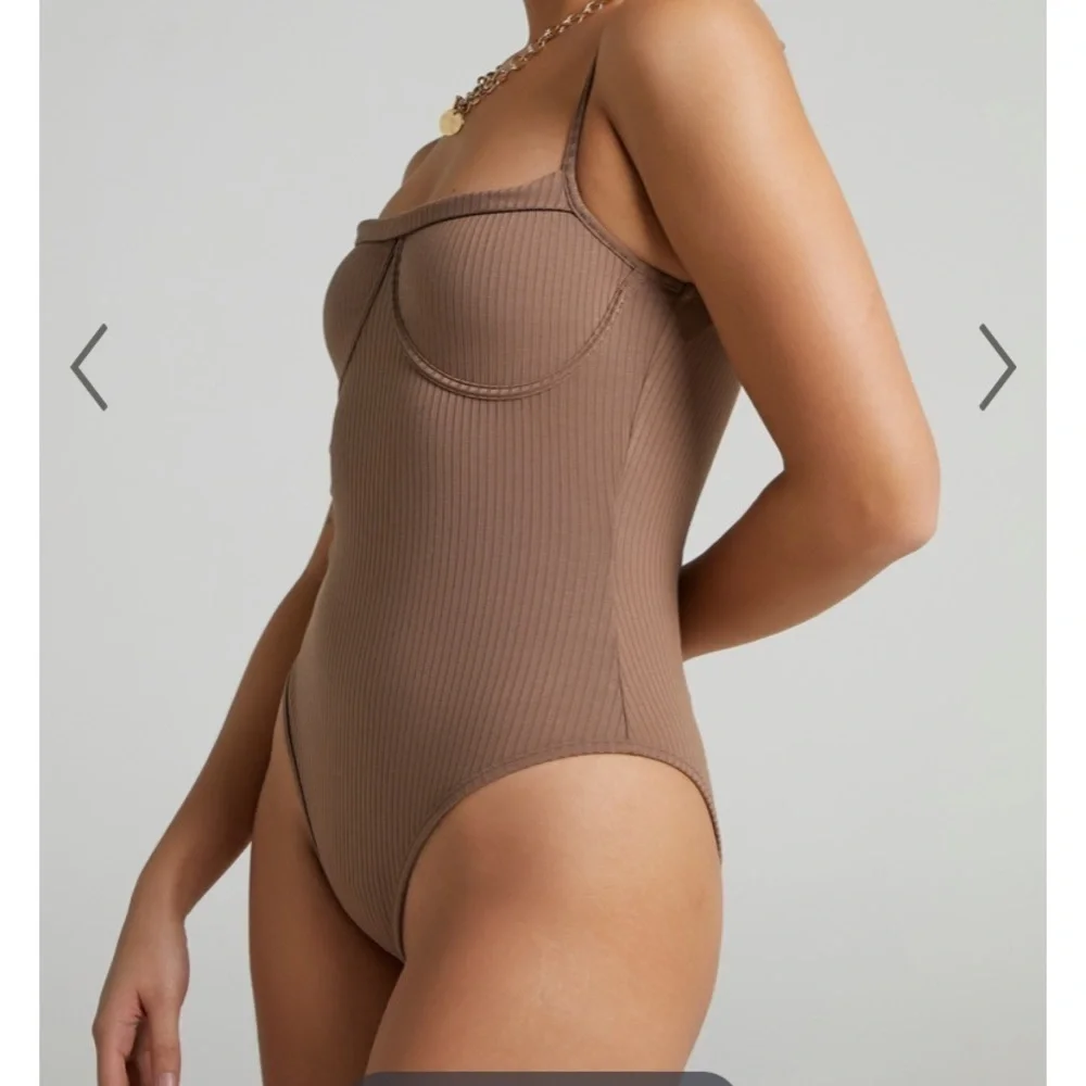 Showpo. Bodysuit - Picture 4 of 6